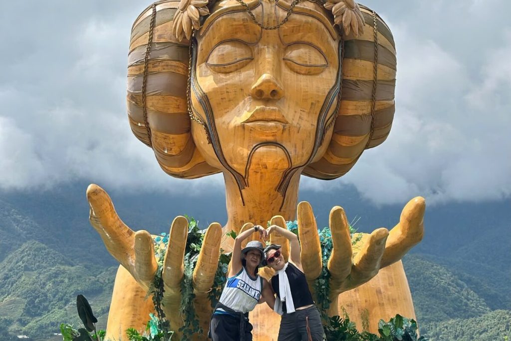 happy customer in North Vietnam Tours 5 Days