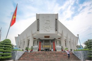 ho chi minh mausoleum hanoi local tour