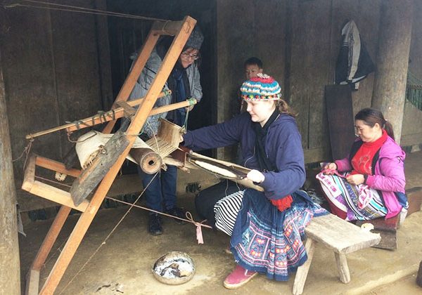 Indigo Weaving in Mai Chau - Hanoi local tours