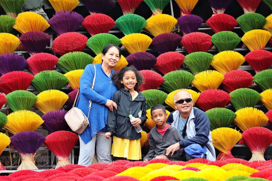 join quang phu cau incense stick-making village