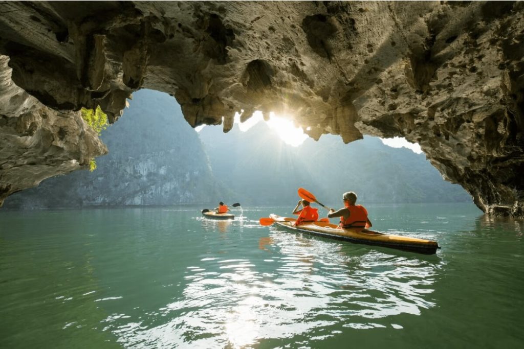kayaking in lan ha bay