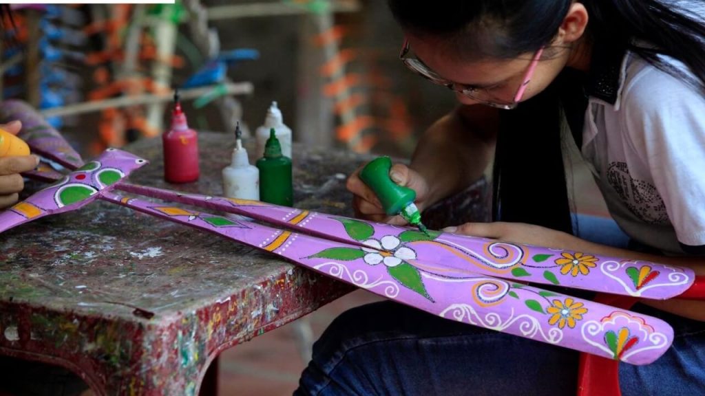 making bamboo dragon in thach xa village - hanoi village tour