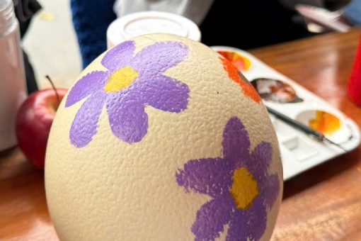 painting the ostrid eggs - Hanoi tours