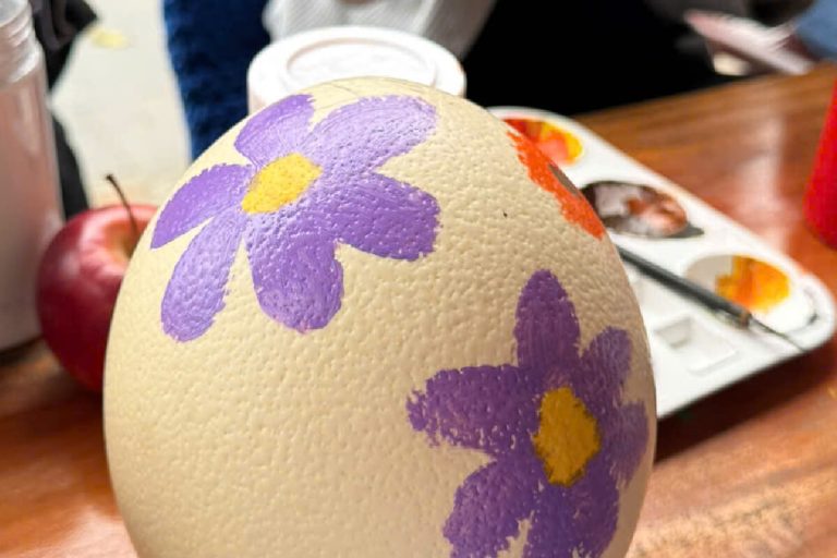 painting the ostrid eggs - Hanoi tours