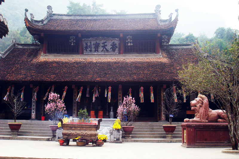 perfume pagoda hanoi local tour