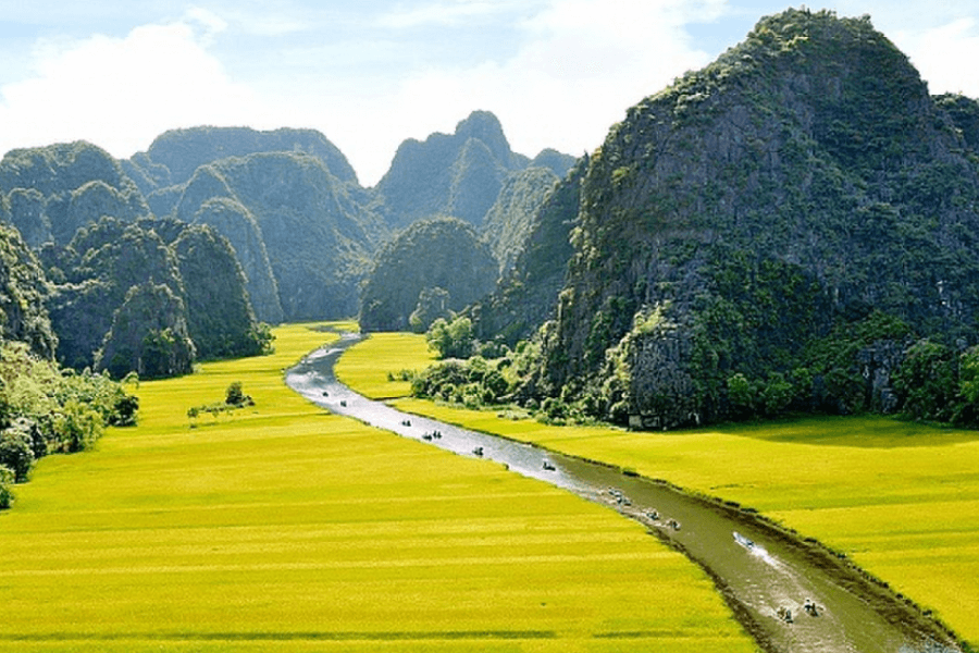 river in Ninh Binh, an attractive place from Hanoi Vietnam package tour