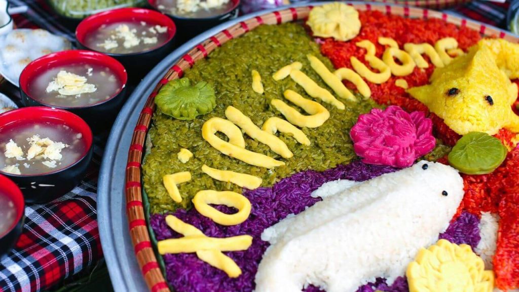 trying Phu Thuong Sticky Rice in hanoi tour