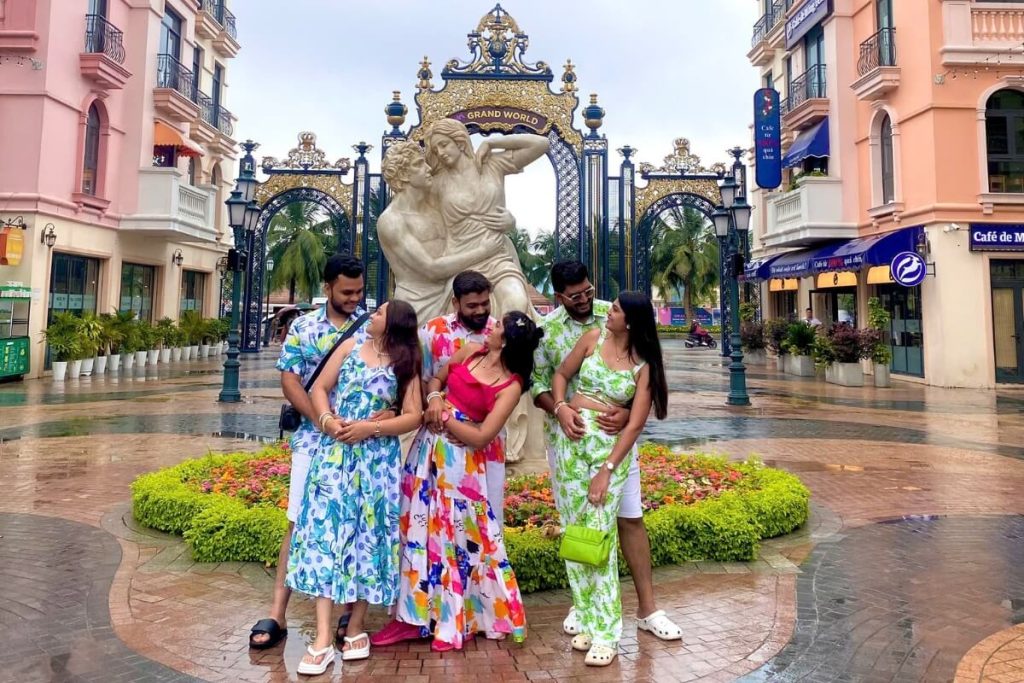 visit Ocean Park in hanoi to halong bay tour 2 days