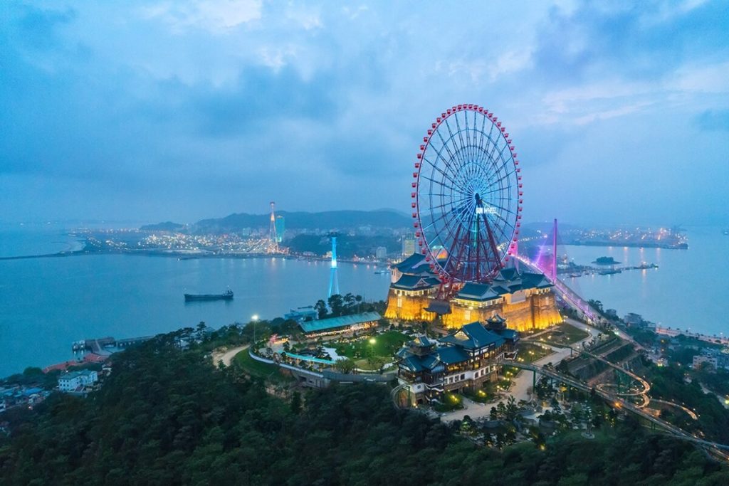 visit halong bay a UNESCO World Heritage Site