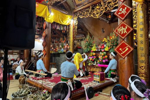 visiting Dien Cu Tu - Hanoi tour packages