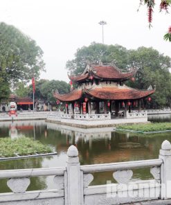 visiting Do Temple in Hanoi Day Tours
