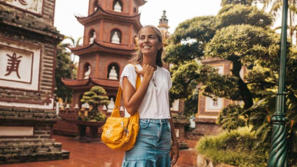 visiting tran quoc pagoda hanoi - hanoi pagoda tour
